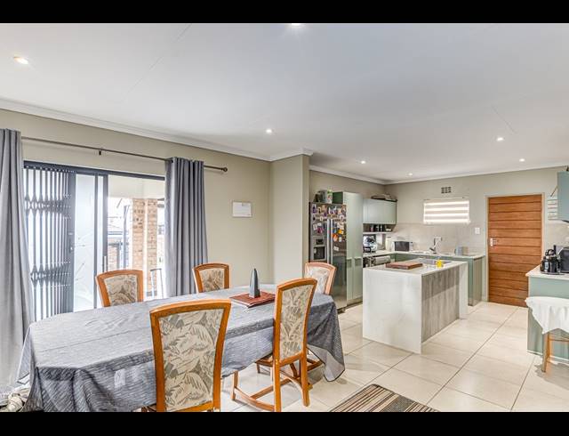3 BEDROOM FREEHOLD FOR SALE IN LION PRIDE